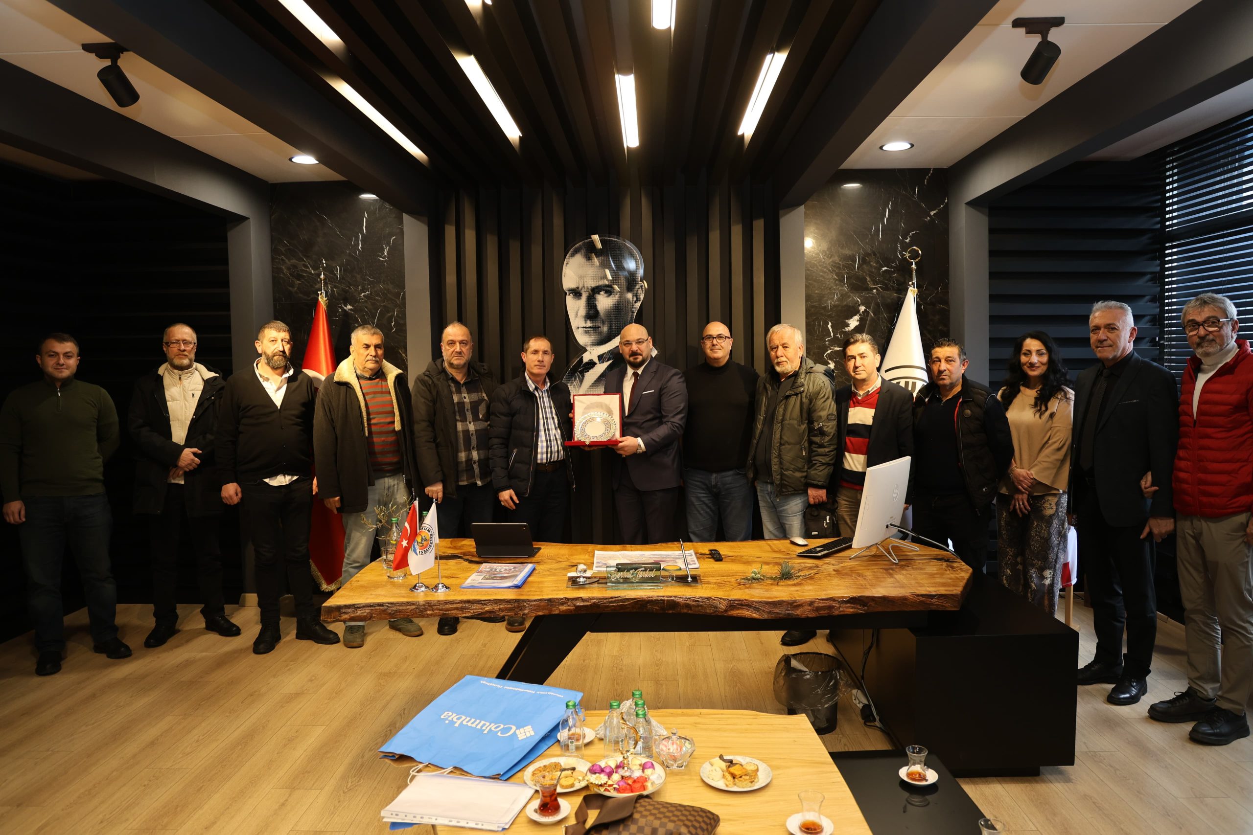 Samsun Atakum Türk İş Blokları Apartman Temsilcileri Atakum BelediyeBaşkanı Serhat Türkel’e Ziyarette Bulundu